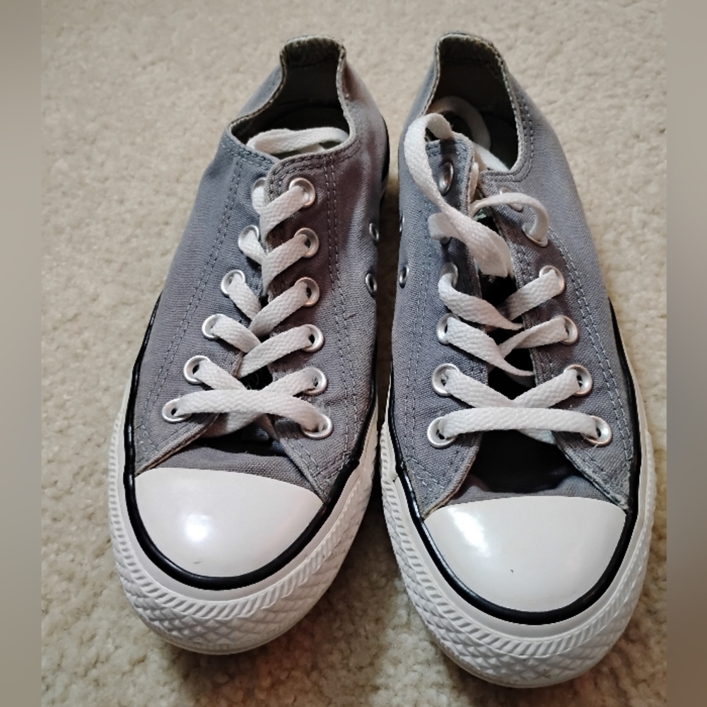 Women's Converse Light Gray Canvas Low-Top Sneakers - Classic Lace-Up - Sz 7